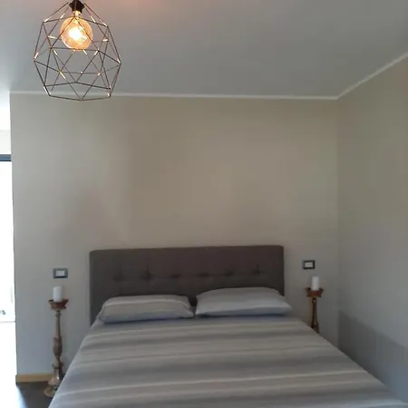 לינה וארוחת בוקר Zia Vivina