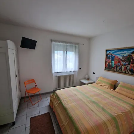 לינה וארוחת בוקר Zia Vivina